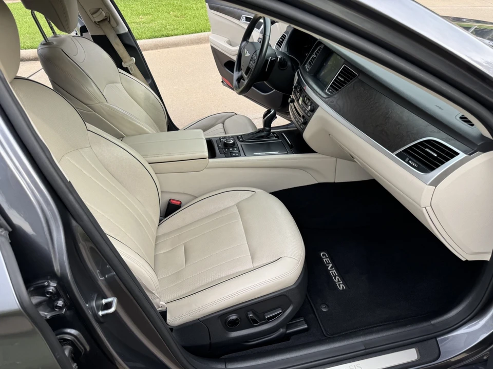 2016 Hyundai Genesis - Image 11 of 25