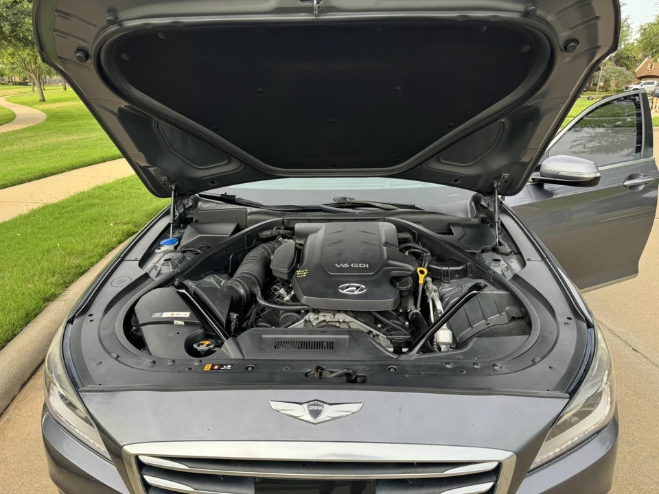 2016 Hyundai Genesis - Image 20 of 25