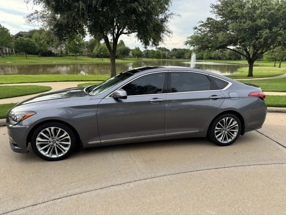 2016 Hyundai Genesis - Image 2 of 25