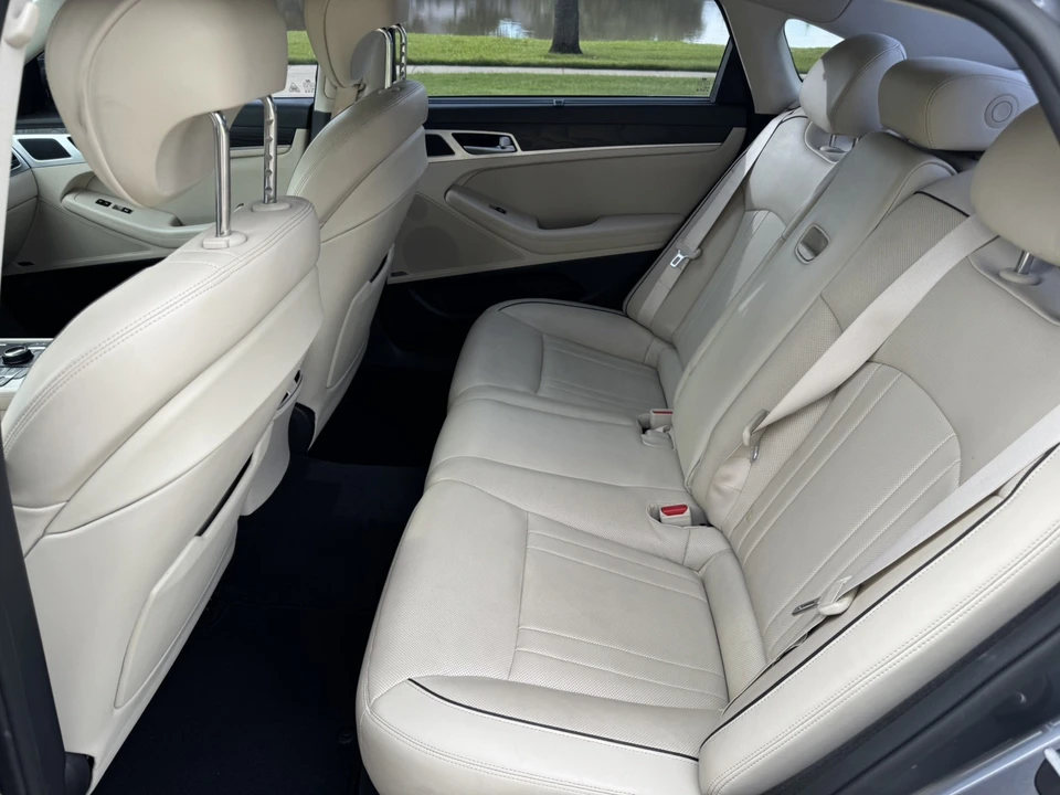 2016 Hyundai Genesis - Image 16 of 25