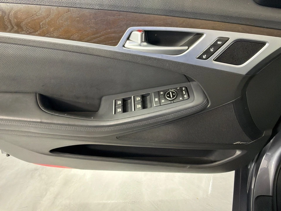 2016 Hyundai Genesis - Image 8 of 23
