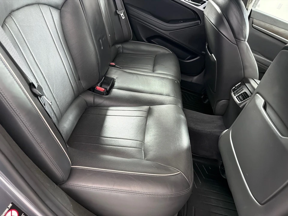 2016 Hyundai Genesis - Image 18 of 23