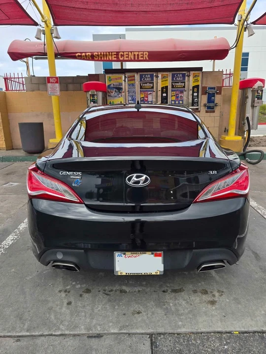 2016 Hyundai Genesis - Image 10 of 10