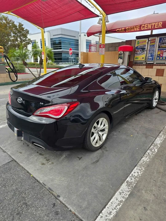 2016 Hyundai Genesis - Image 3 of 10