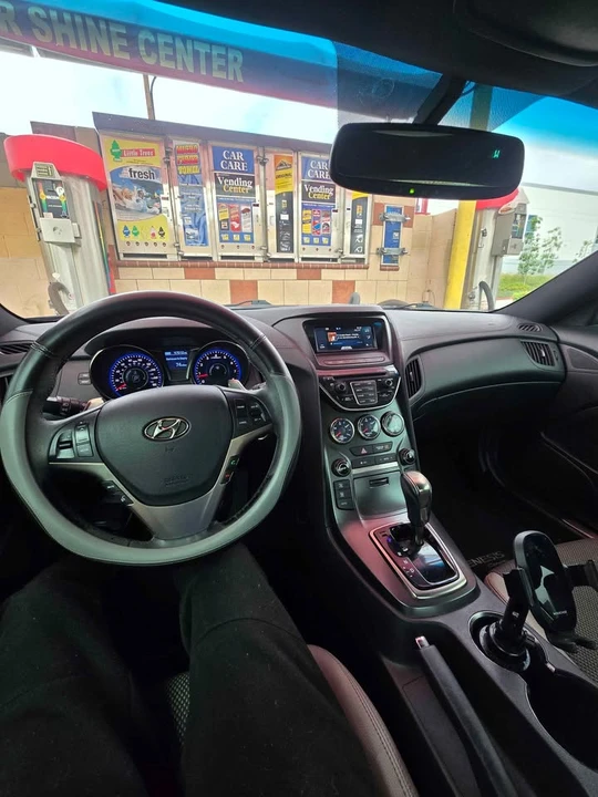 2016 Hyundai Genesis - Image 6 of 10