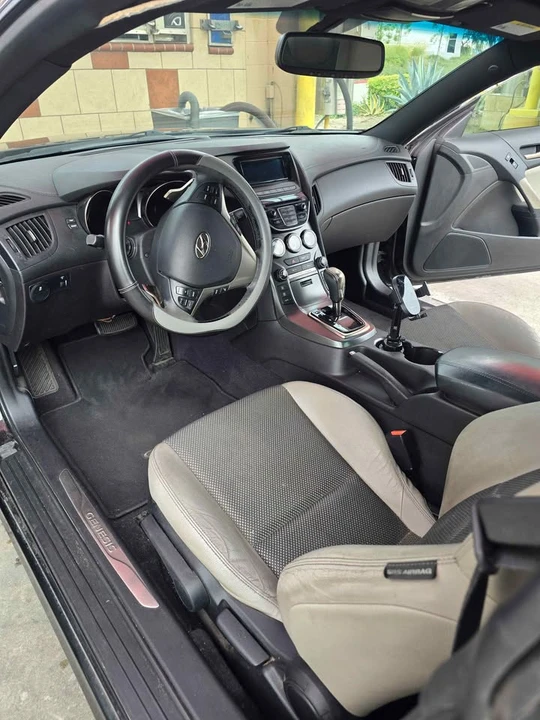 2016 Hyundai Genesis - Image 7 of 10