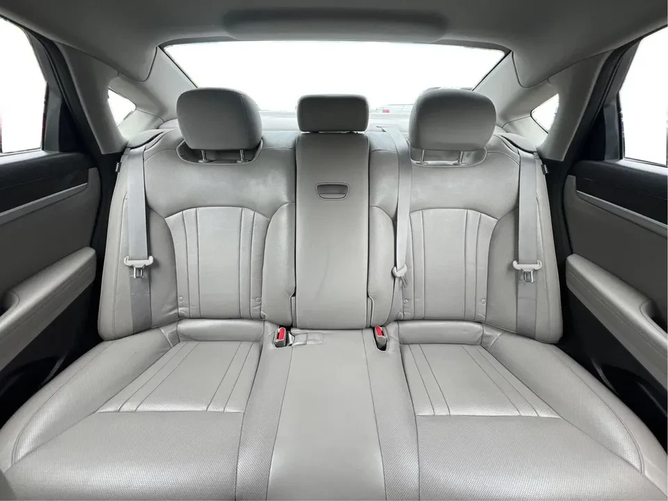 2016 Hyundai Genesis - Image 5 of 6