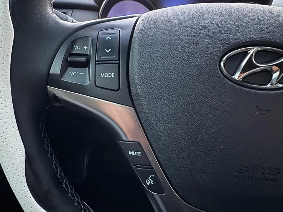 2016 Hyundai Genesis Coupe - Image 13 of 17