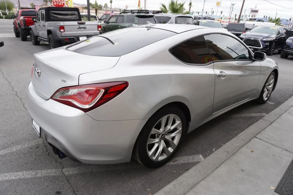 2016 Hyundai Genesis Coupe - Image 8 of 20