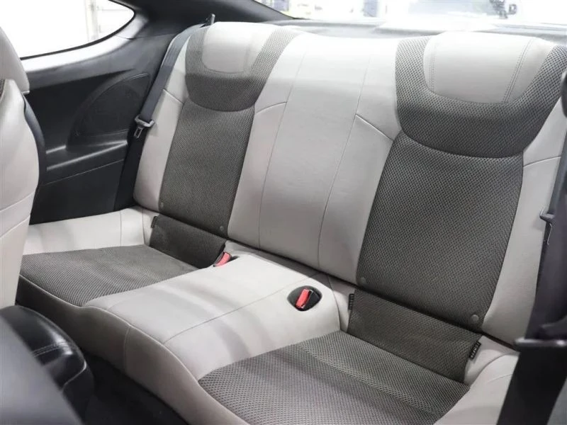 2016 Hyundai Genesis Coupe - Image 10 of 12