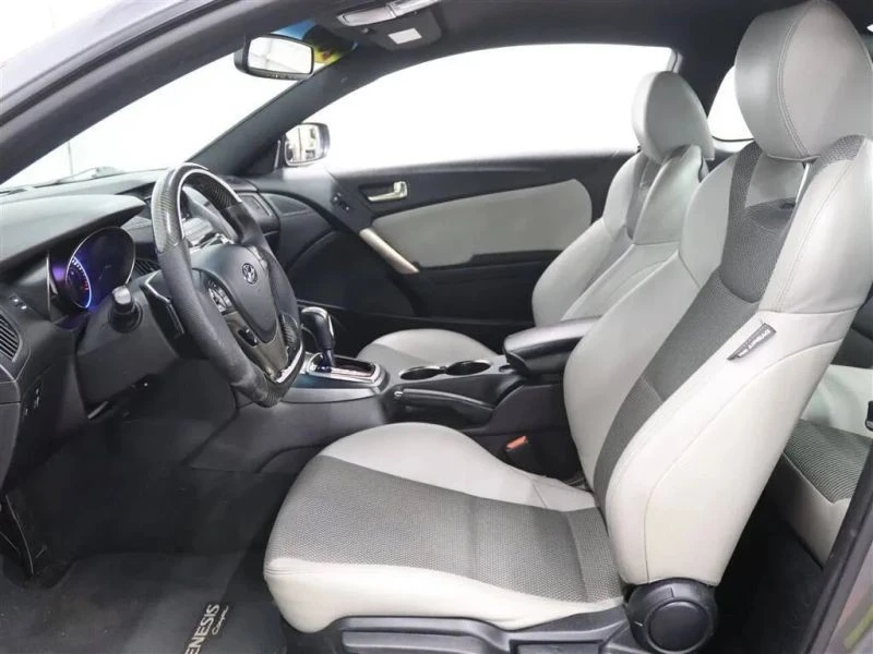 2016 Hyundai Genesis Coupe - Image 9 of 12