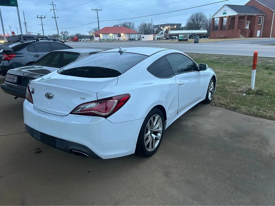 2016 Hyundai Genesis Coupe - Image 4 of 5