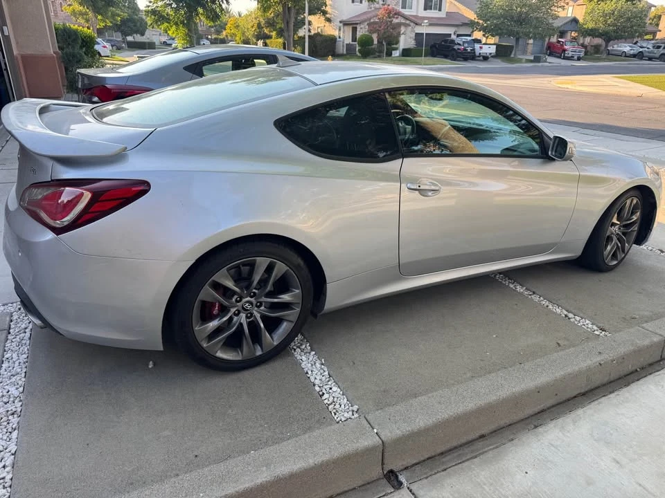 2016 Hyundai Genesis Coupe - Image 5 of 9