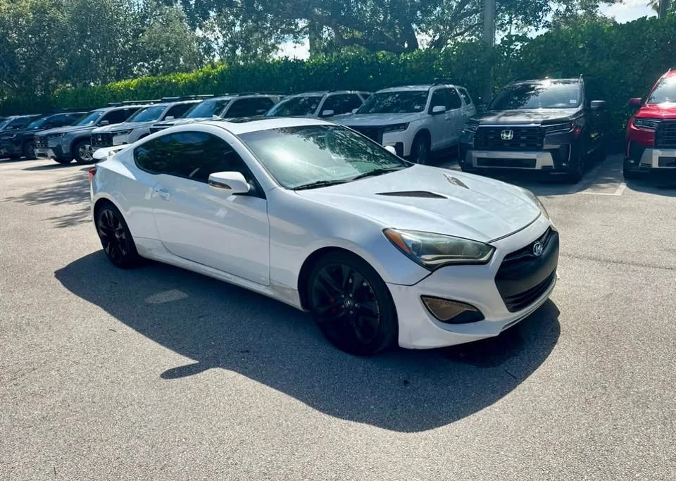 2016 Hyundai Genesis Coupe - Image 5 of 14
