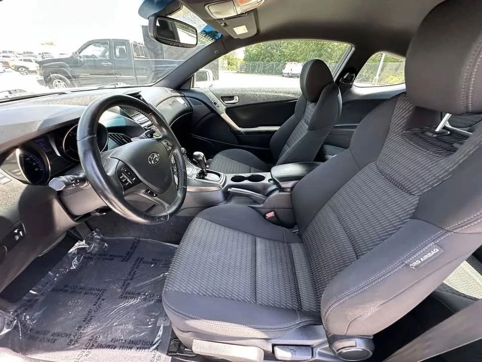 2016 Hyundai Genesis Coupe - Image 8 of 10