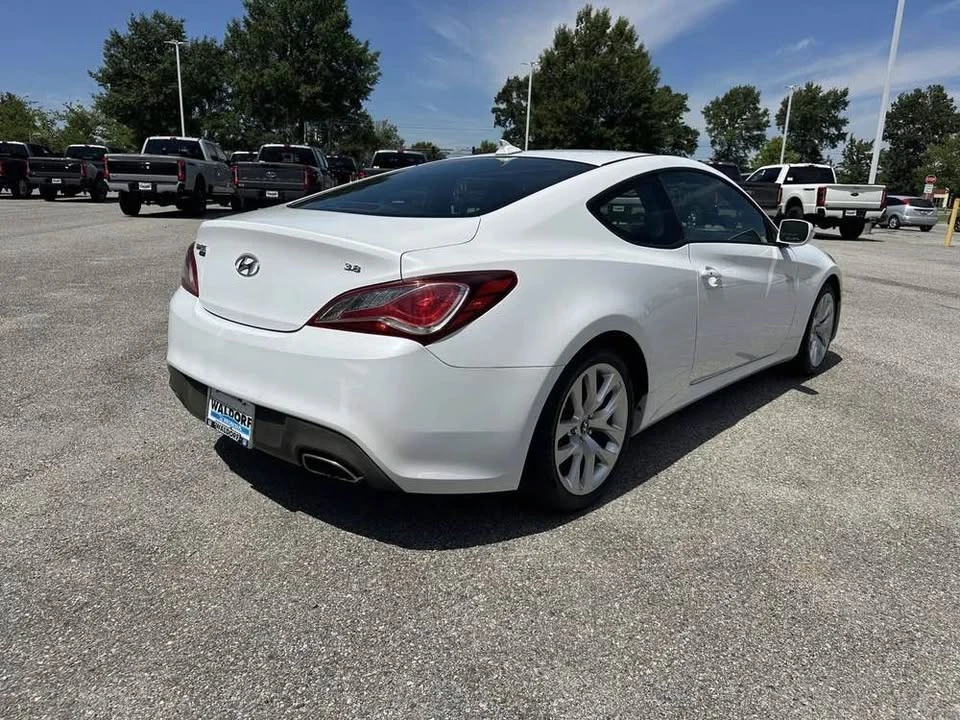 2016 Hyundai Genesis Coupe - Image 4 of 10