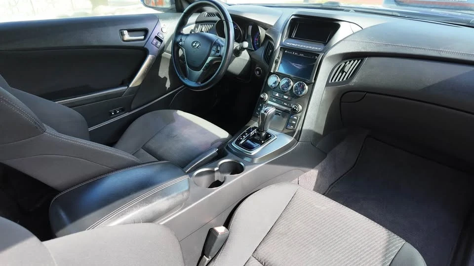 2016 Hyundai Genesis Coupe - Image 11 of 20
