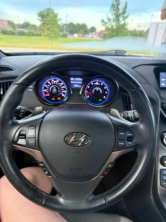 2016 Hyundai Genesis Coupe - Image 8 of 20