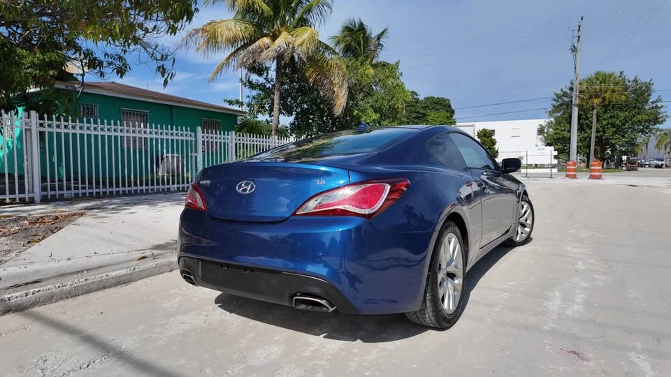 2016 Hyundai Genesis Coupe - Image 18 of 20