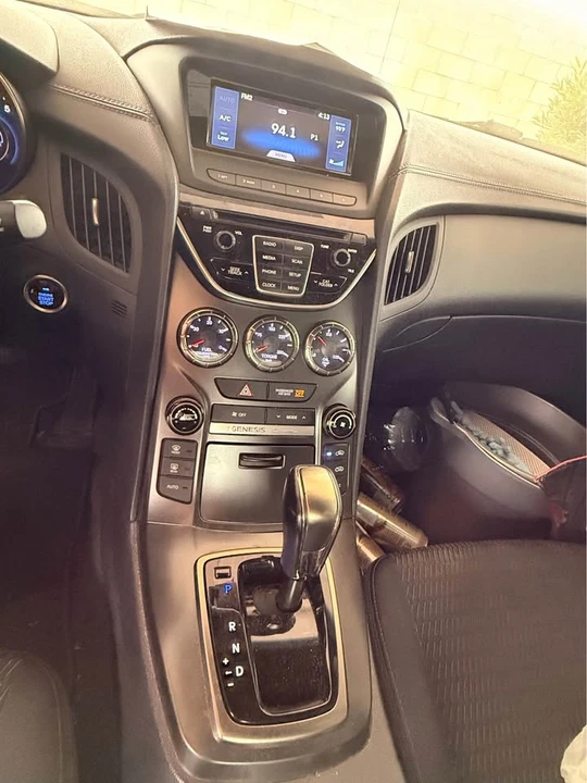 2016 Hyundai Genesis Coupe - Image 4 of 11
