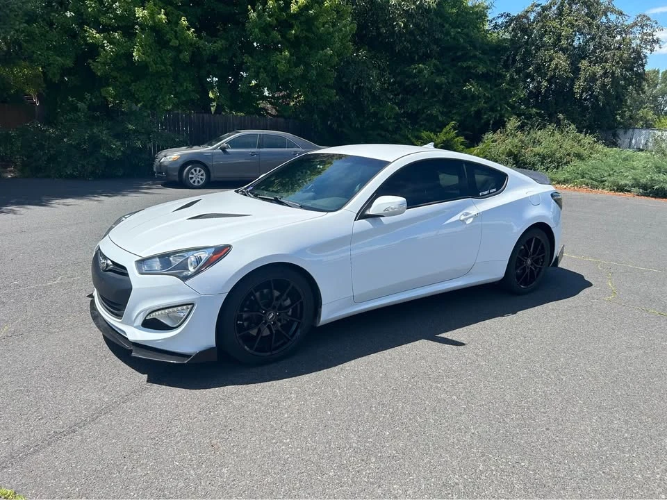 2016 Hyundai Genesis Coupe - Image 2 of 10