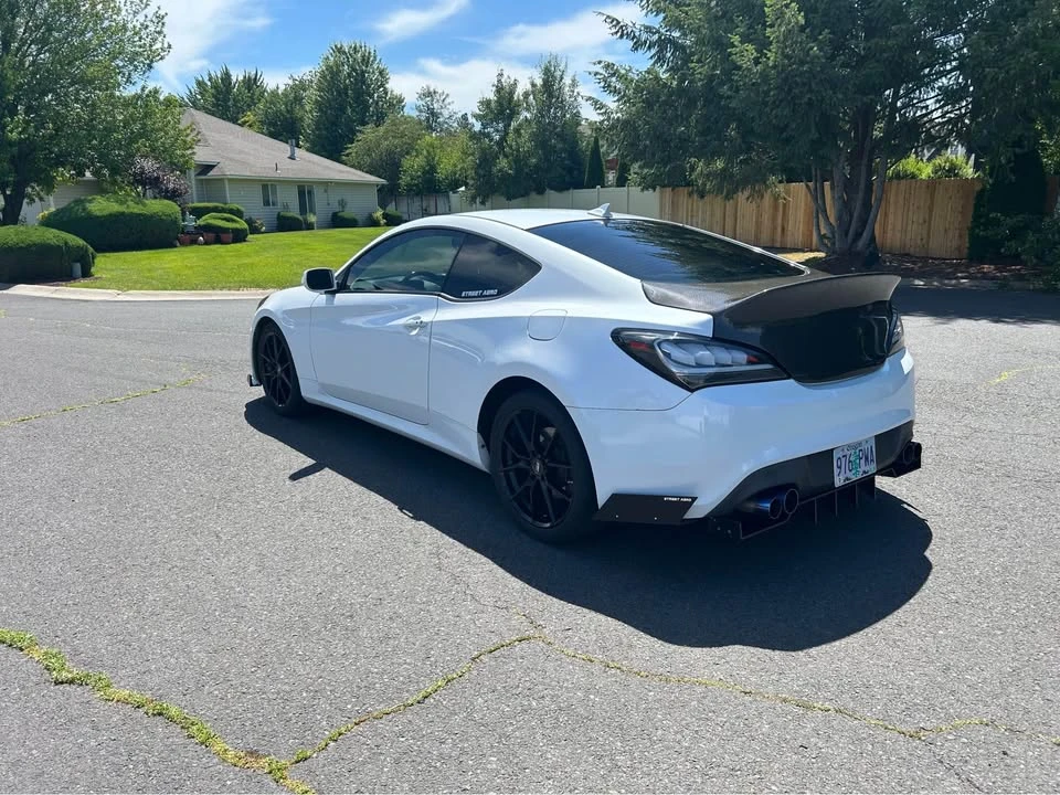 2016 Hyundai Genesis Coupe - Image 8 of 10