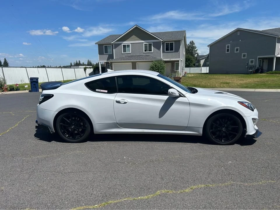 2016 Hyundai Genesis Coupe - Image 5 of 10