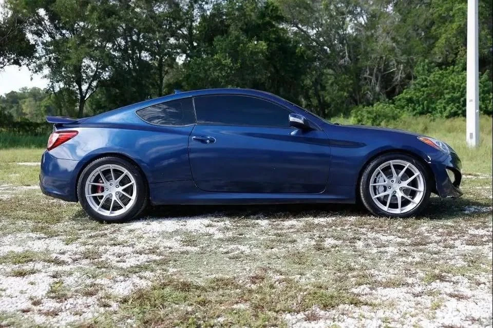 2016 Hyundai Genesis Coupe - Image 13 of 19