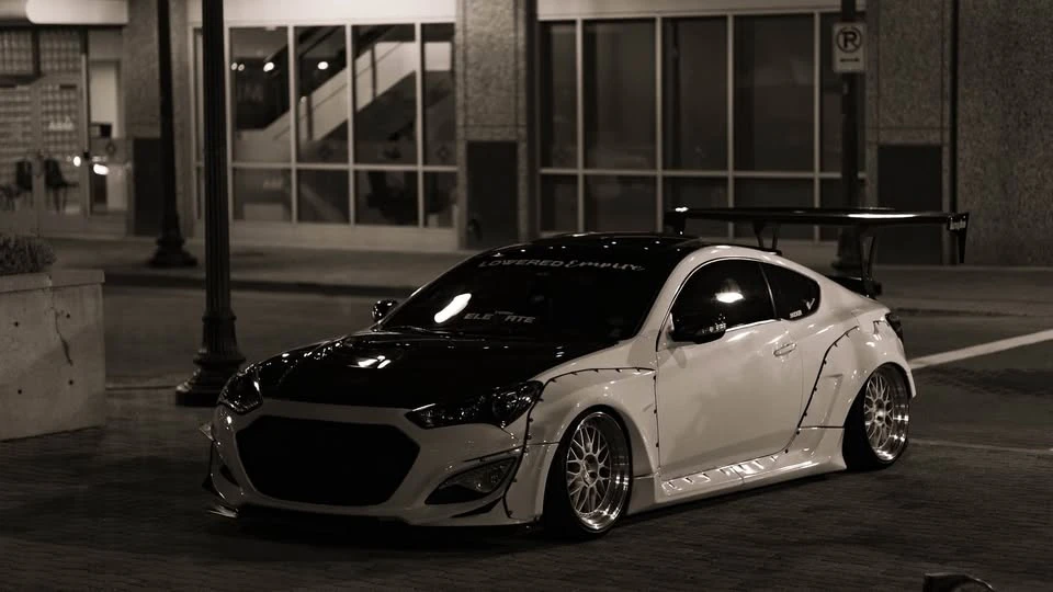 2016 Hyundai Genesis Coupe - Image 5 of 16