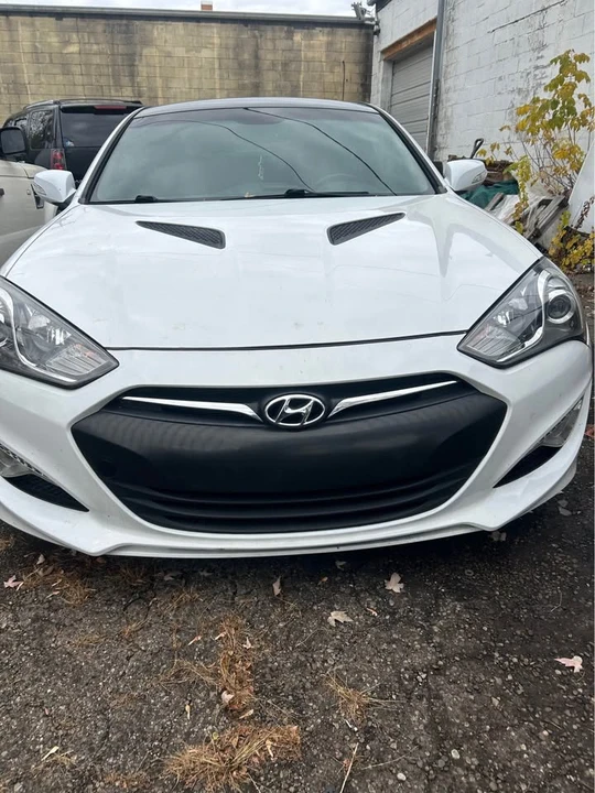 2016 Hyundai Genesis Coupe - Image 2 of 10