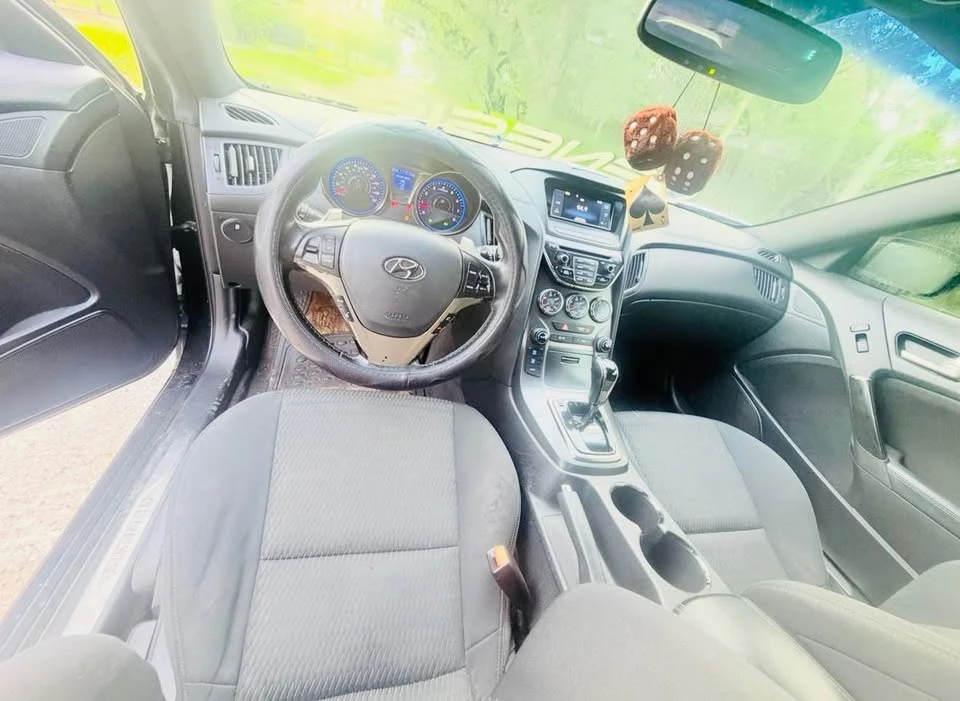 2016 Hyundai Genesis Coupe - Image 9 of 12