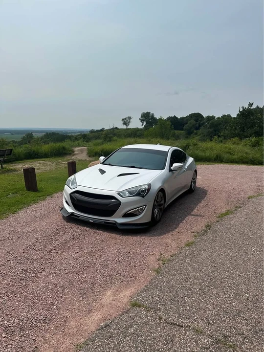 2016 Hyundai Genesis Coupe - Image 5 of 15