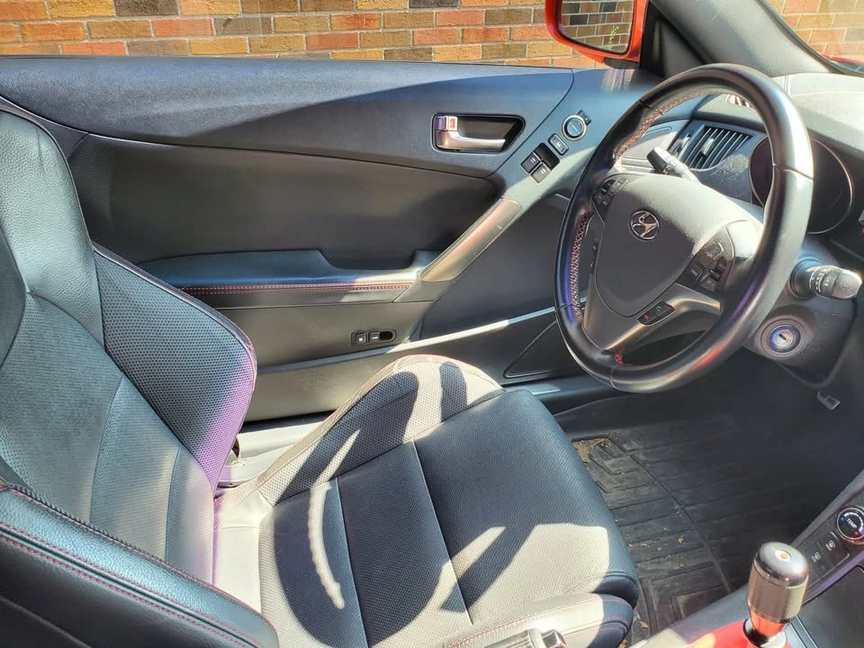 2016 Hyundai Genesis Coupe - Image 13 of 19