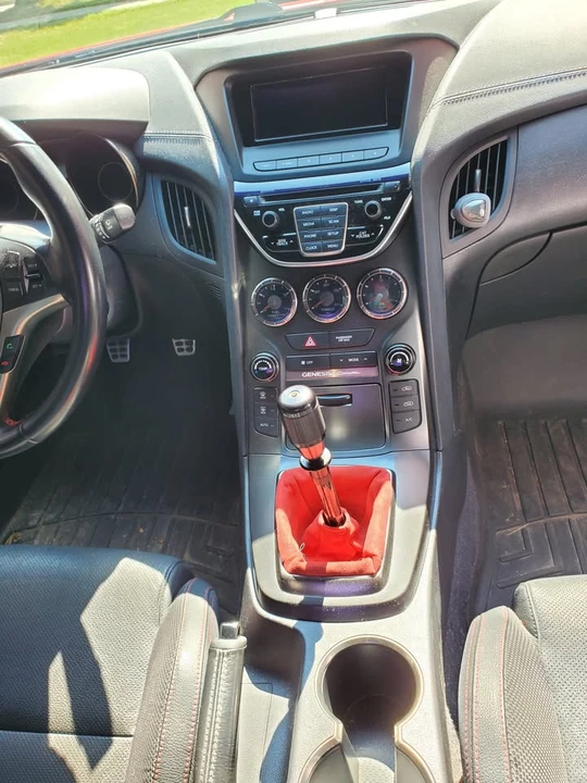 2016 Hyundai Genesis Coupe - Image 14 of 19