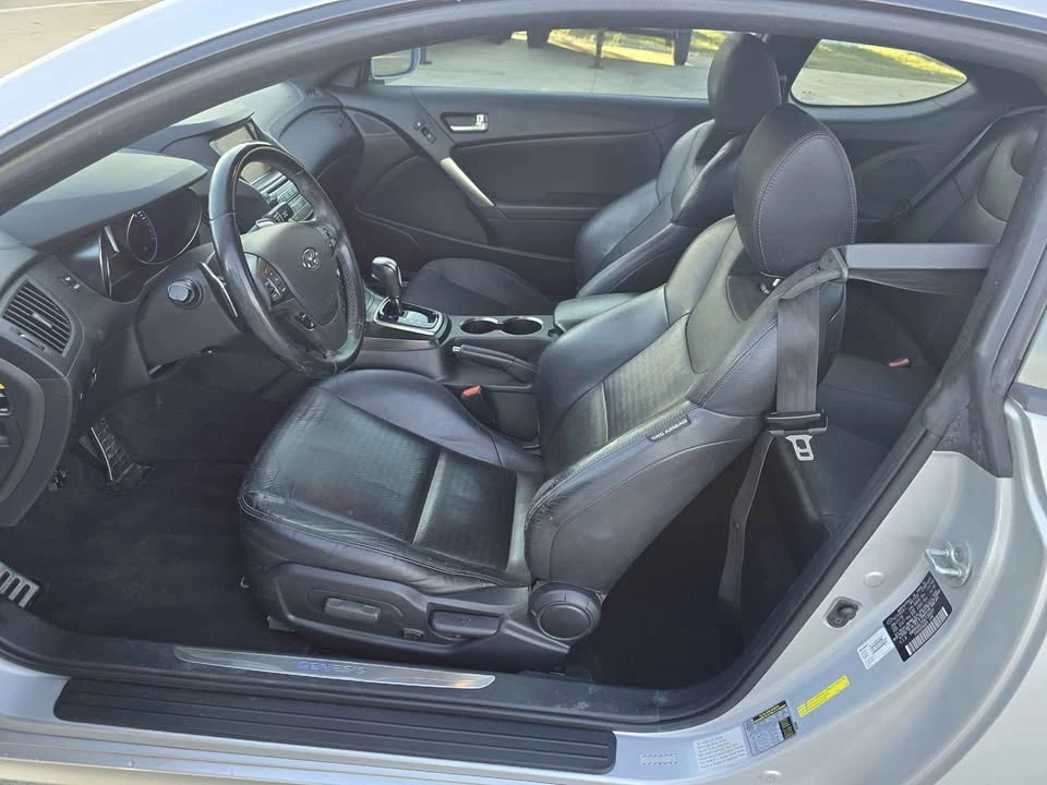 2016 Hyundai Genesis Coupe - Image 11 of 20