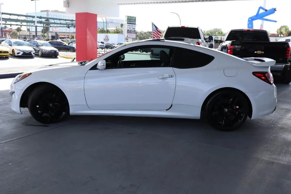 2016 Hyundai Genesis Coupe - Image 5 of 13