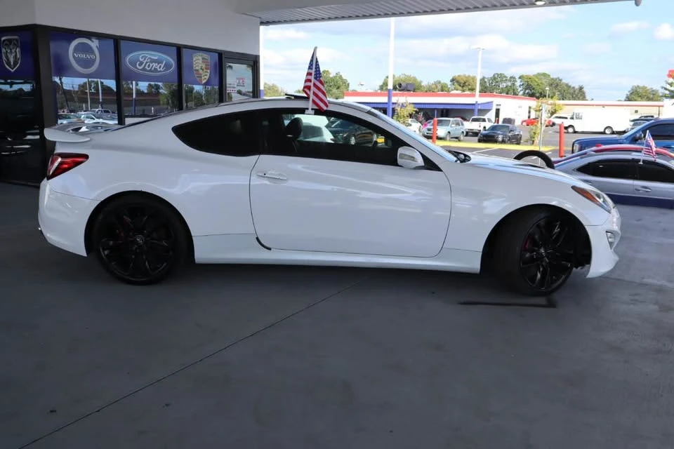 2016 Hyundai Genesis Coupe - Image 2 of 13
