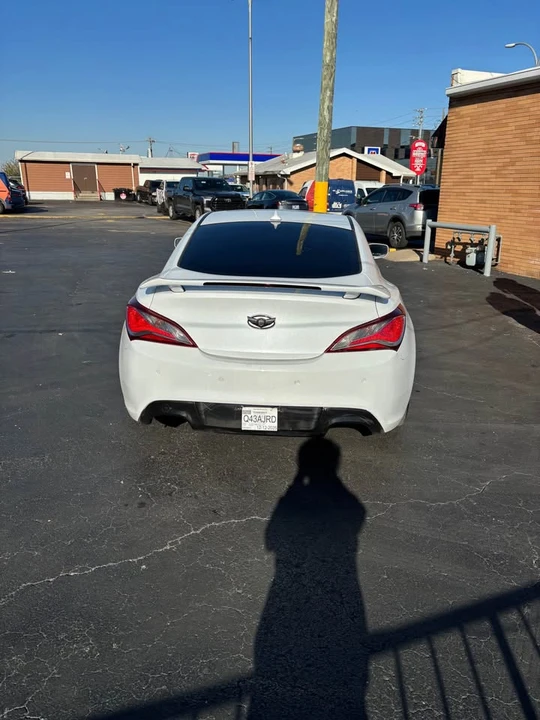 2016 Hyundai Genesis Coupe - Image 5 of 8