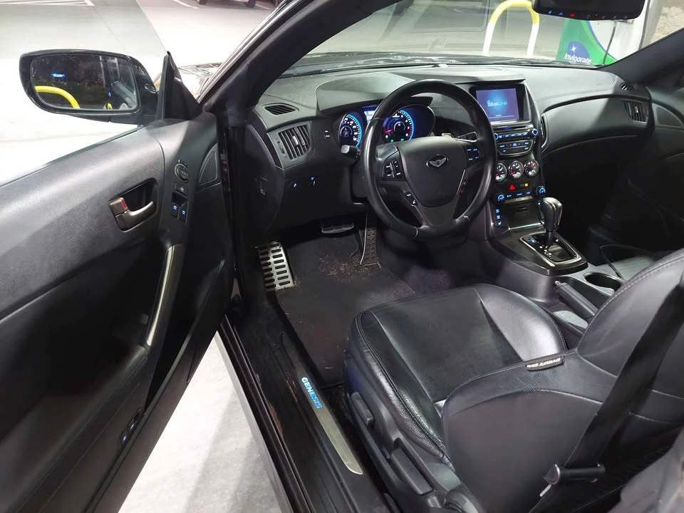 2016 Hyundai Genesis Coupe - Image 10 of 19