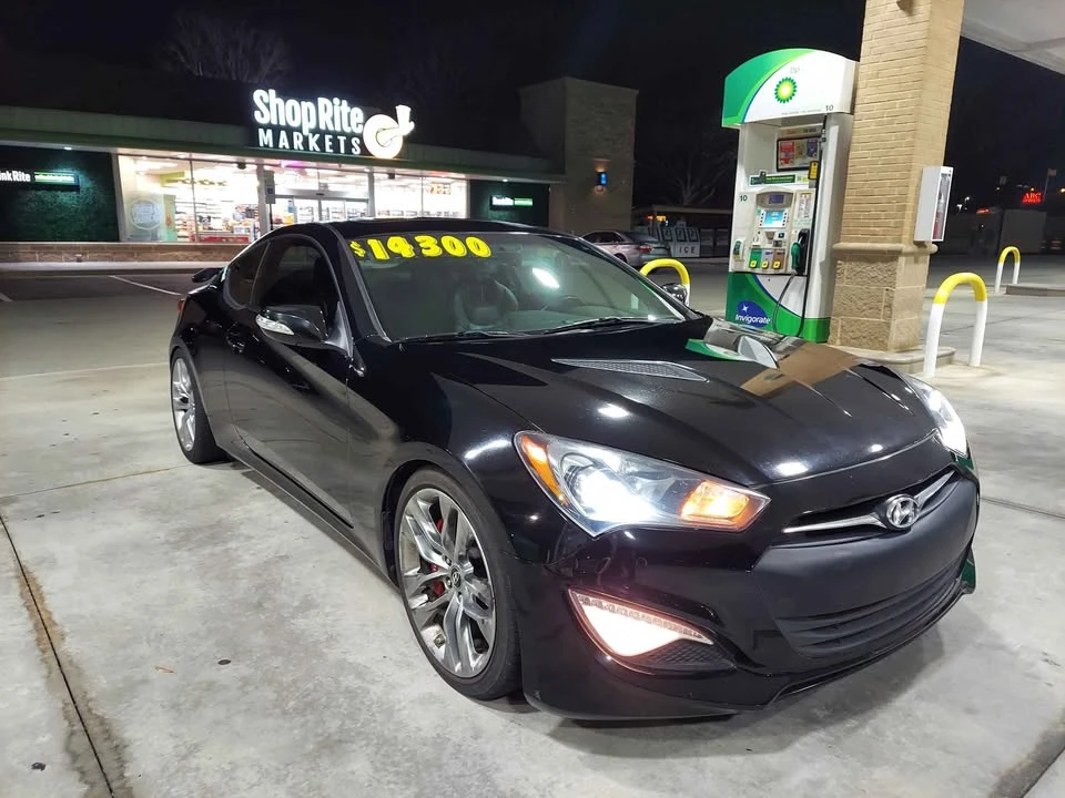 2016 Hyundai Genesis Coupe - Image 2 of 19