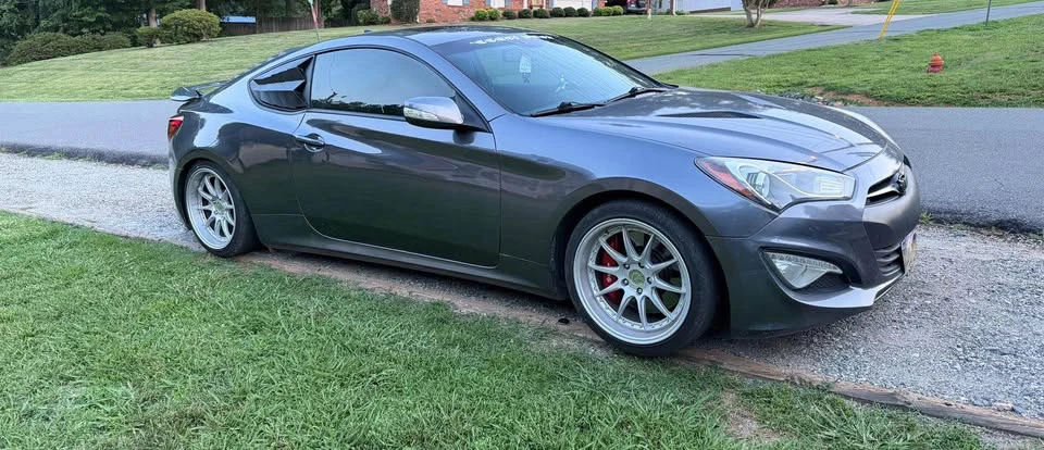 2016 Hyundai Genesis Coupe - Image 2 of 10