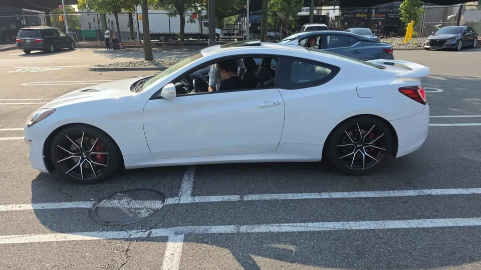 2016 Hyundai Genesis Coupe - Image 4 of 5