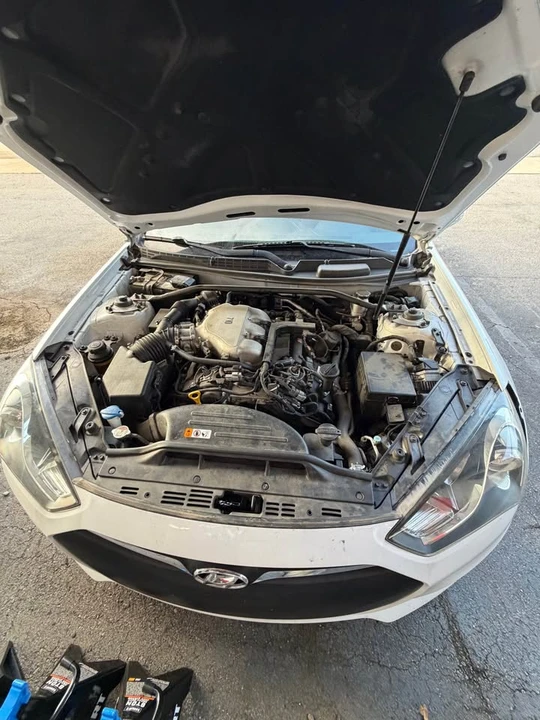2016 Hyundai Genesis Coupe - Image 5 of 6