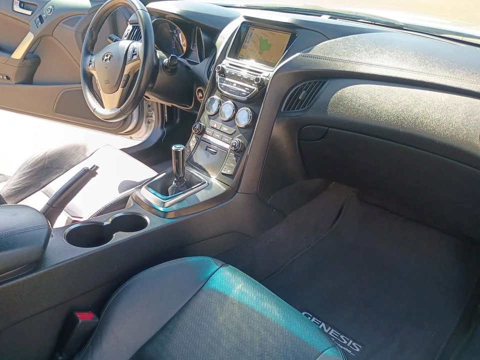 2016 Hyundai Genesis Coupe - Image 8 of 13