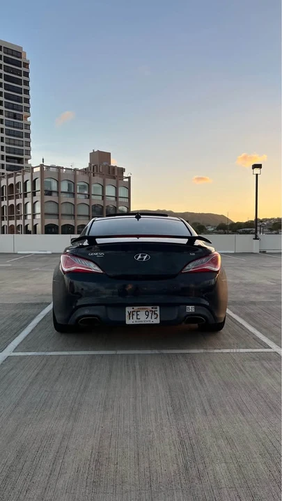 2016 Hyundai Genesis Coupe - Image 5 of 10