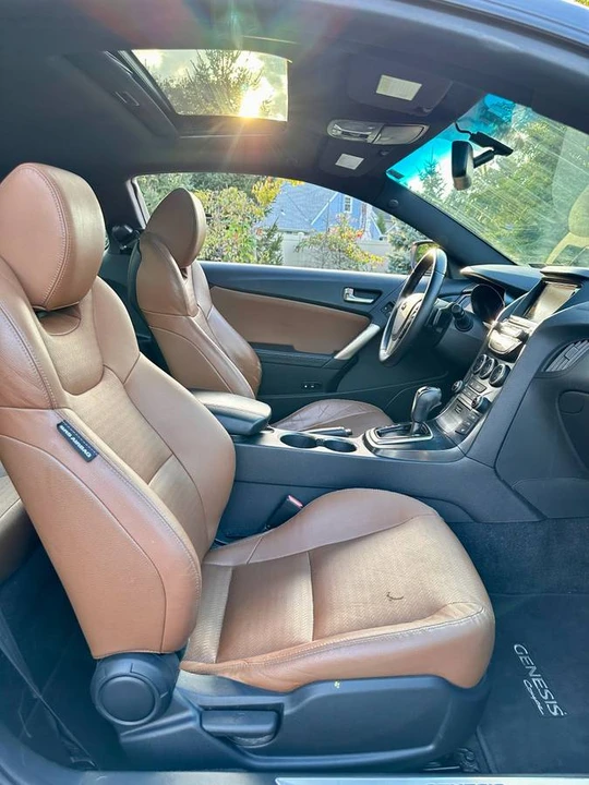 2016 Hyundai Genesis Coupe - Image 16 of 20