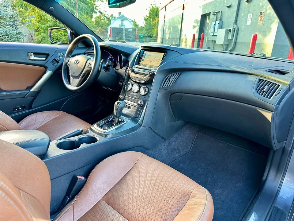 2016 Hyundai Genesis Coupe - Image 17 of 20