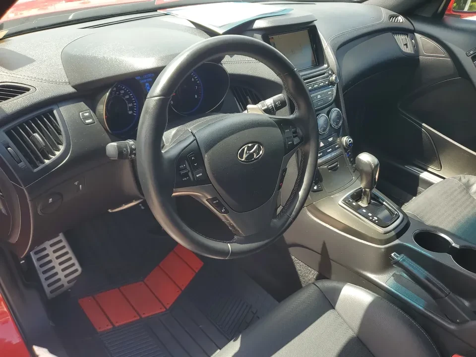 2016 Hyundai Genesis Coupe - Image 7 of 9