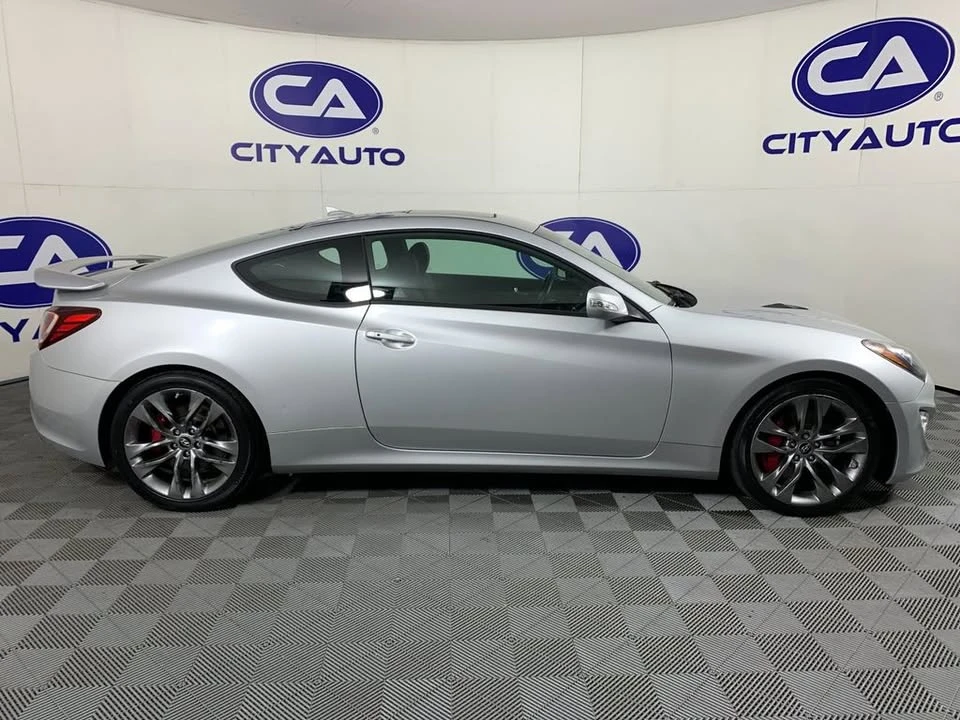 2016 Hyundai Genesis Coupe - Image 2 of 5