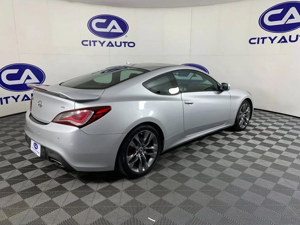 2016 Hyundai Genesis Coupe - Image 3 of 5
